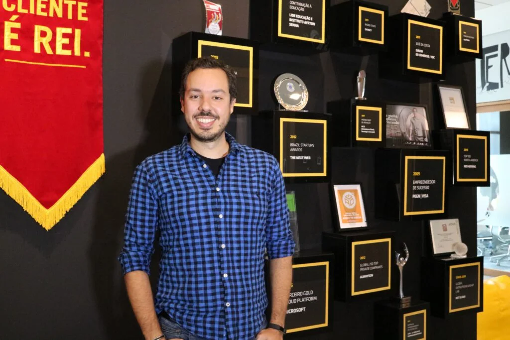 Dasein entrevista: Gustavo Caetano Dasein entrevista: Gustavo Caetano